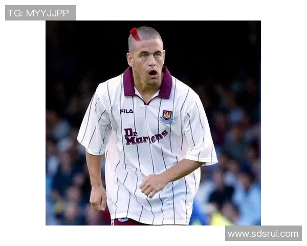 黑人足球明星莫西干的传奇人生与场上风采揭秘